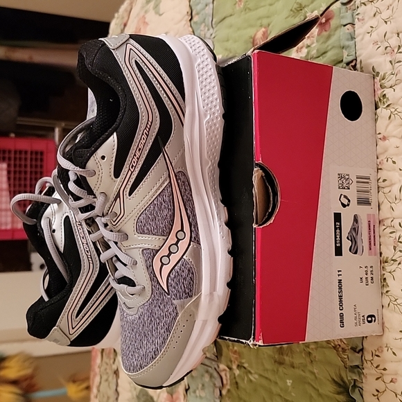 Saucony Shoes - Brand New Saucony Sneakers Size 9
